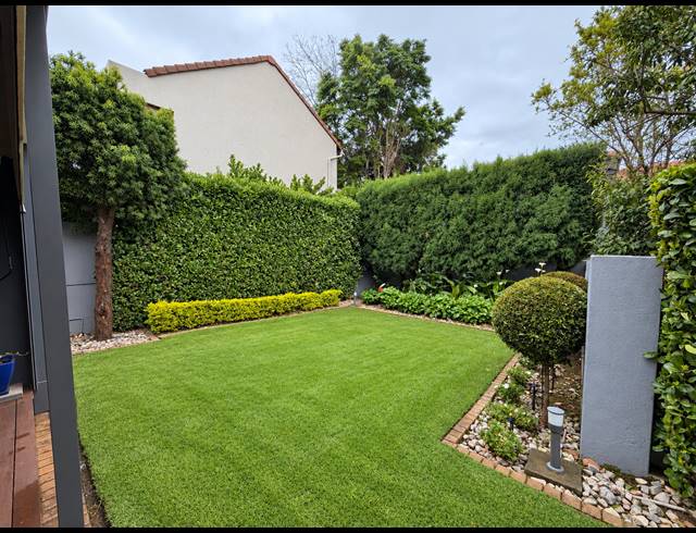 3 BEDROOM TOWNHOUSE FOR SALE IN MIDSTREAM ESTATE